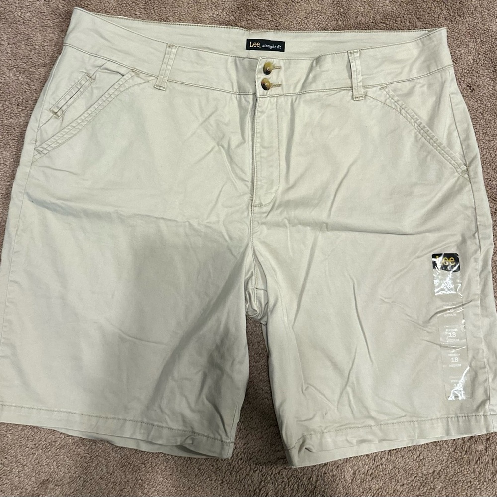 Lee khaki shorts